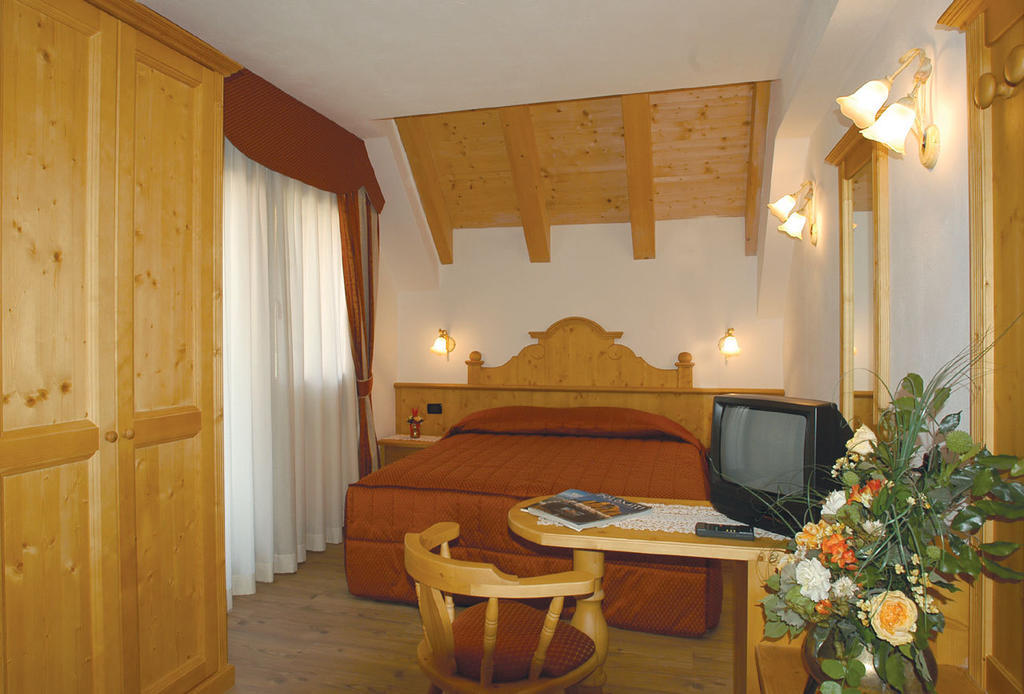 Rifugio Passo Staulanza Hotel Zoldo Alto Kamer foto